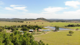 Linda Fazenda de alto padrão em Formoso-GO para Lavoura e pecuária com 982 hectares.